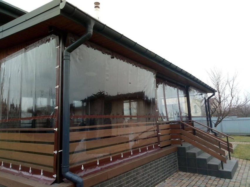 Прозорі м'які вікна для тераси ресторану